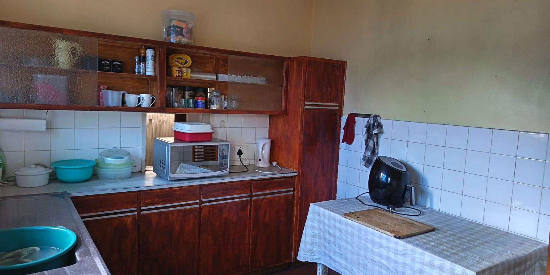 Image 3 of 6