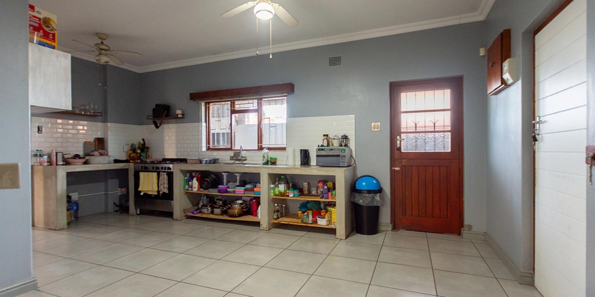 Image 4 of 6