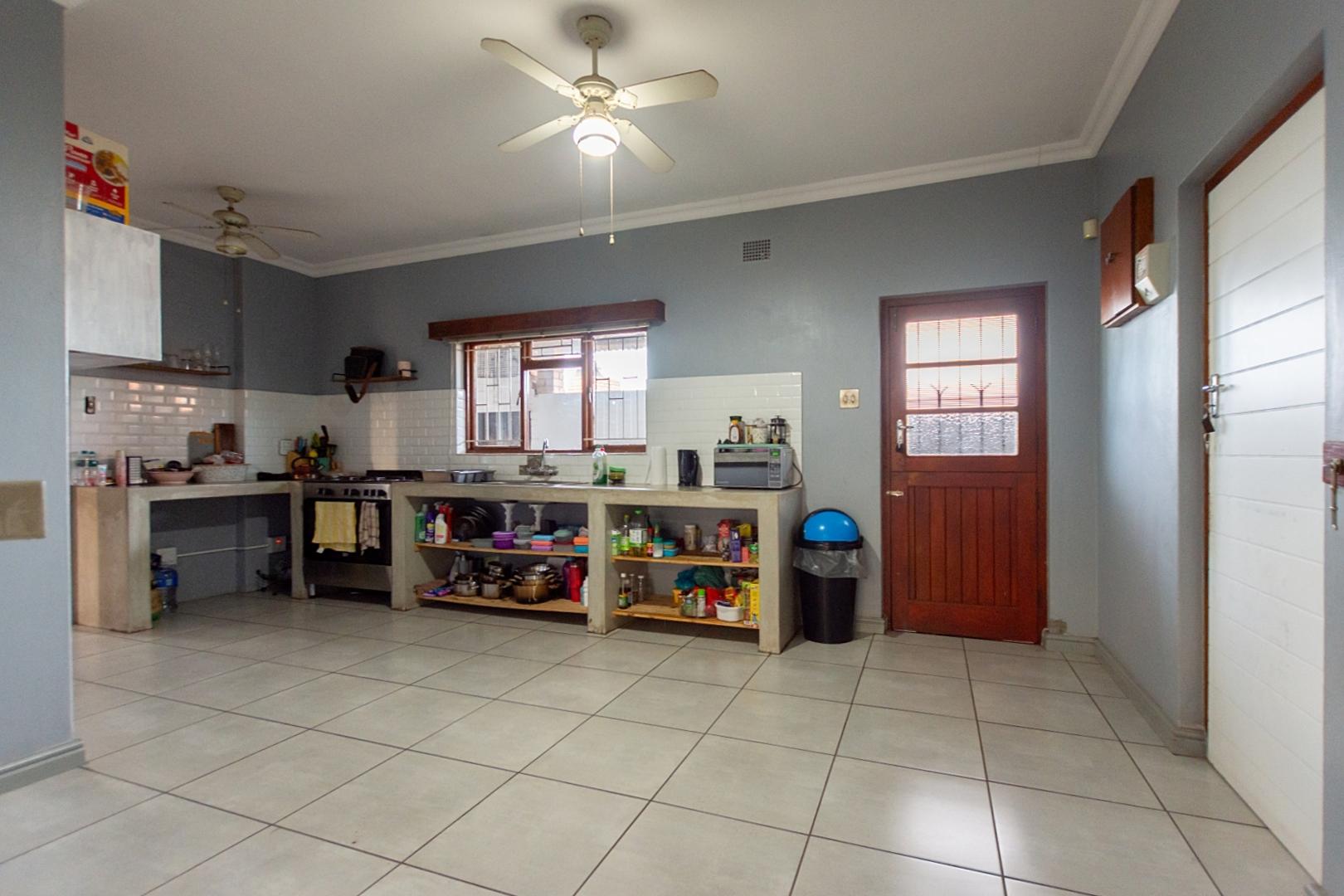Image 4 of 6