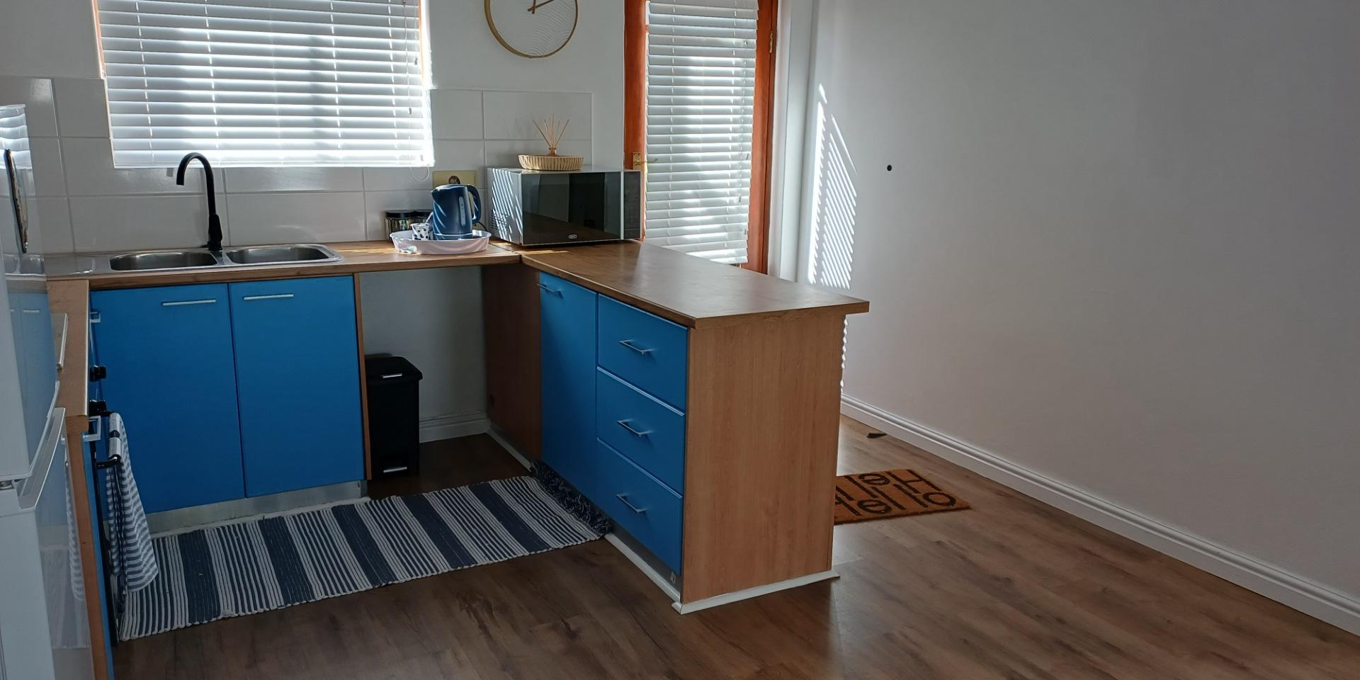 Image 3 of 6