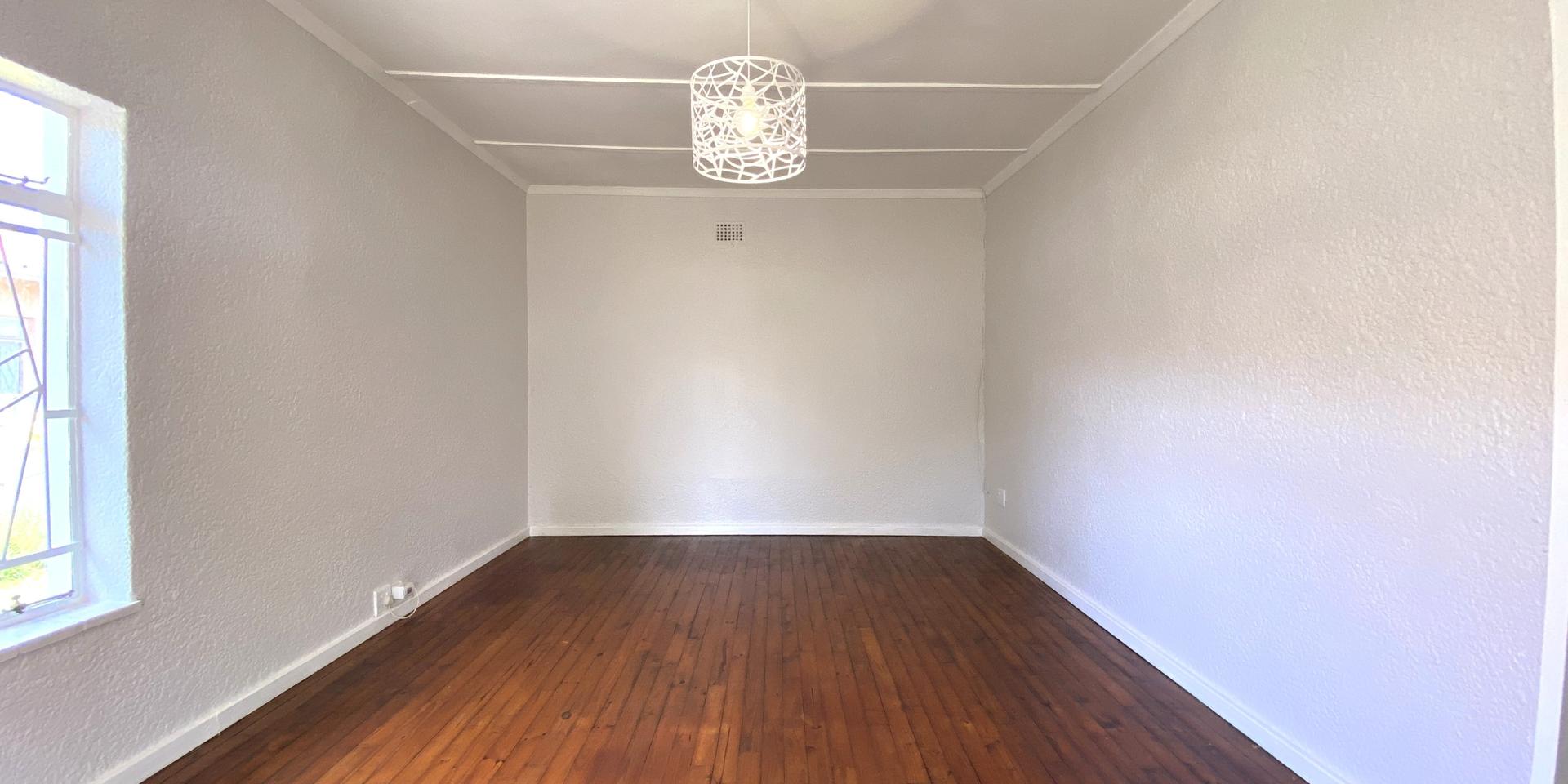 Image 4 of 6