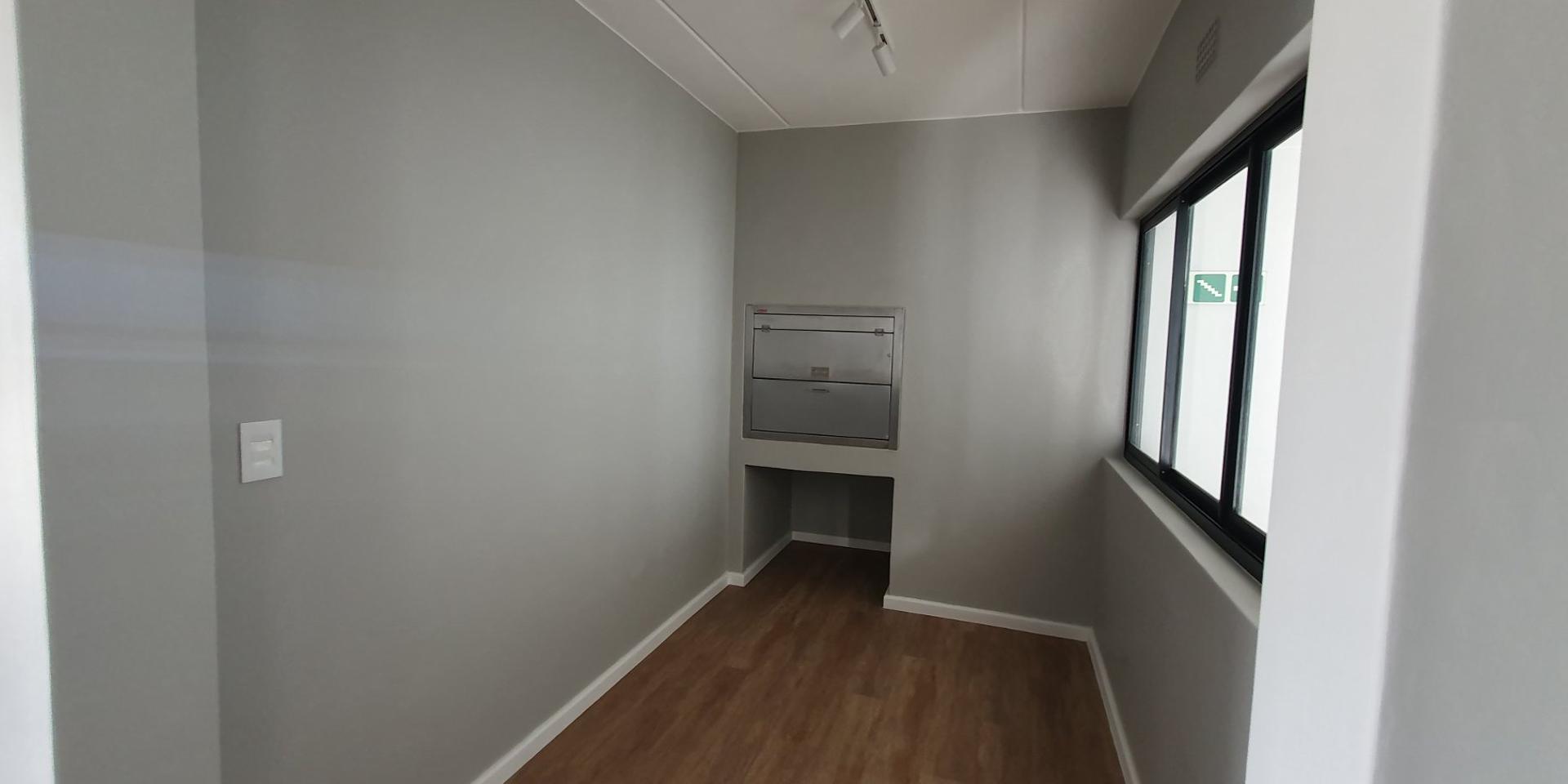 Image 4 of 6