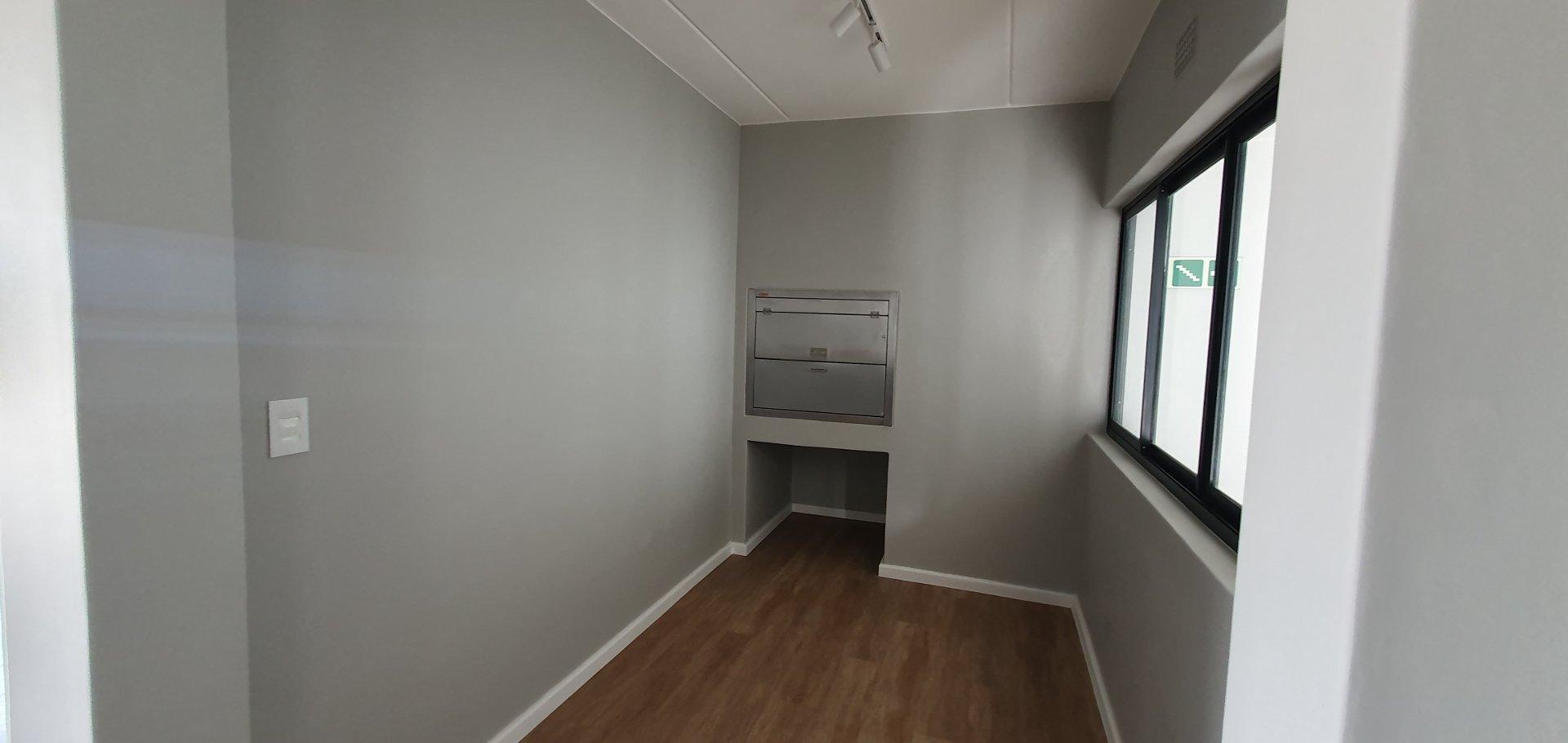 Image 4 of 6