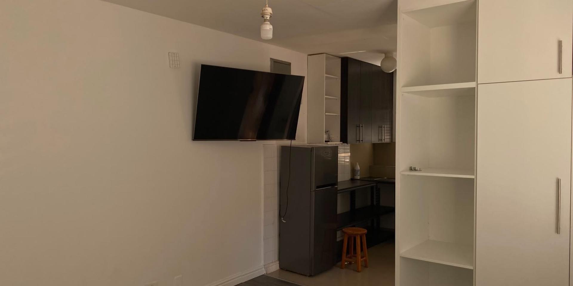 Image 4 of 6