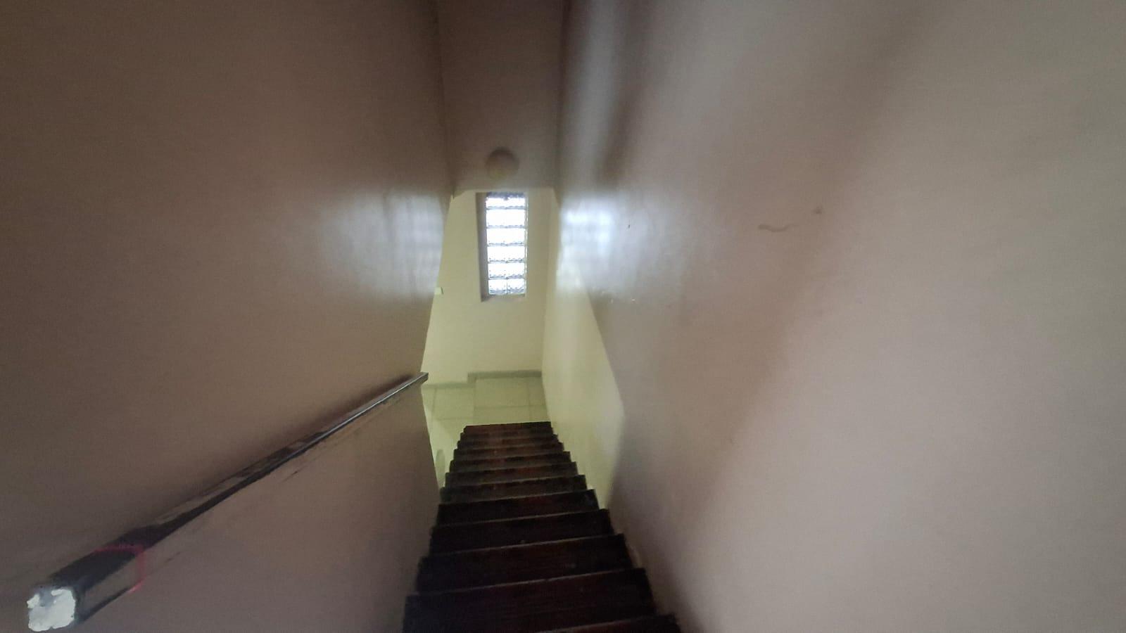 Image 2 of 6