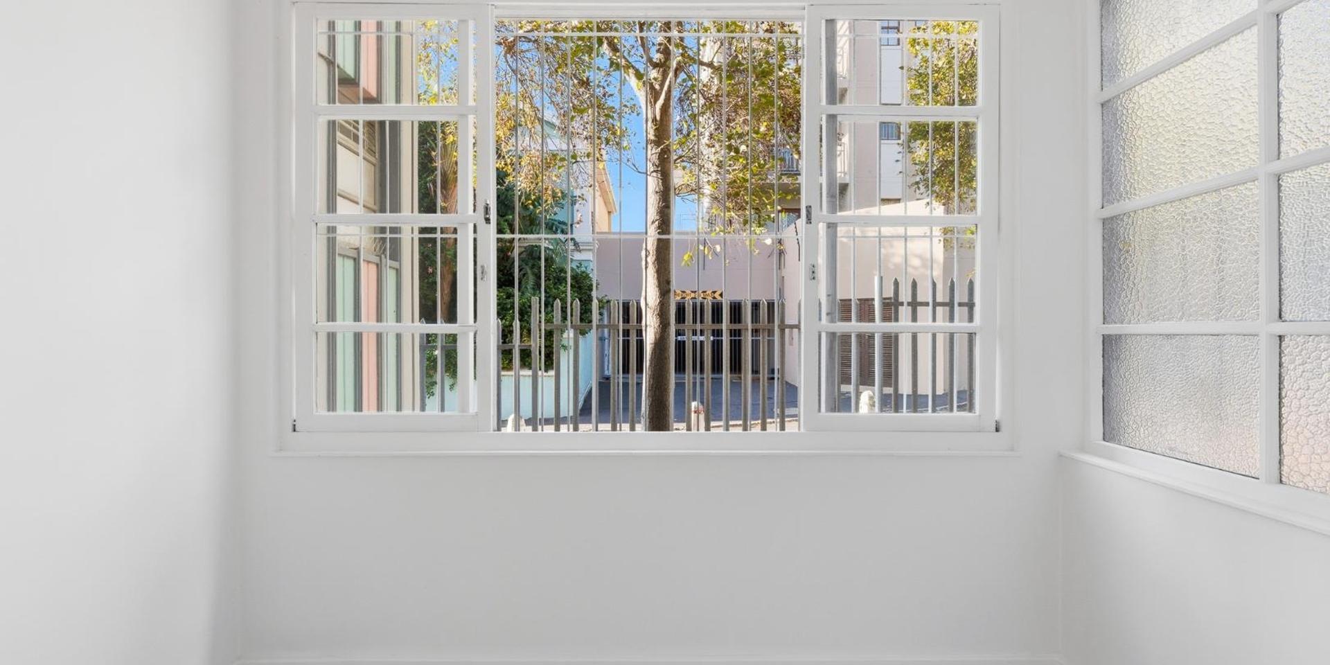 Image 4 of 6
