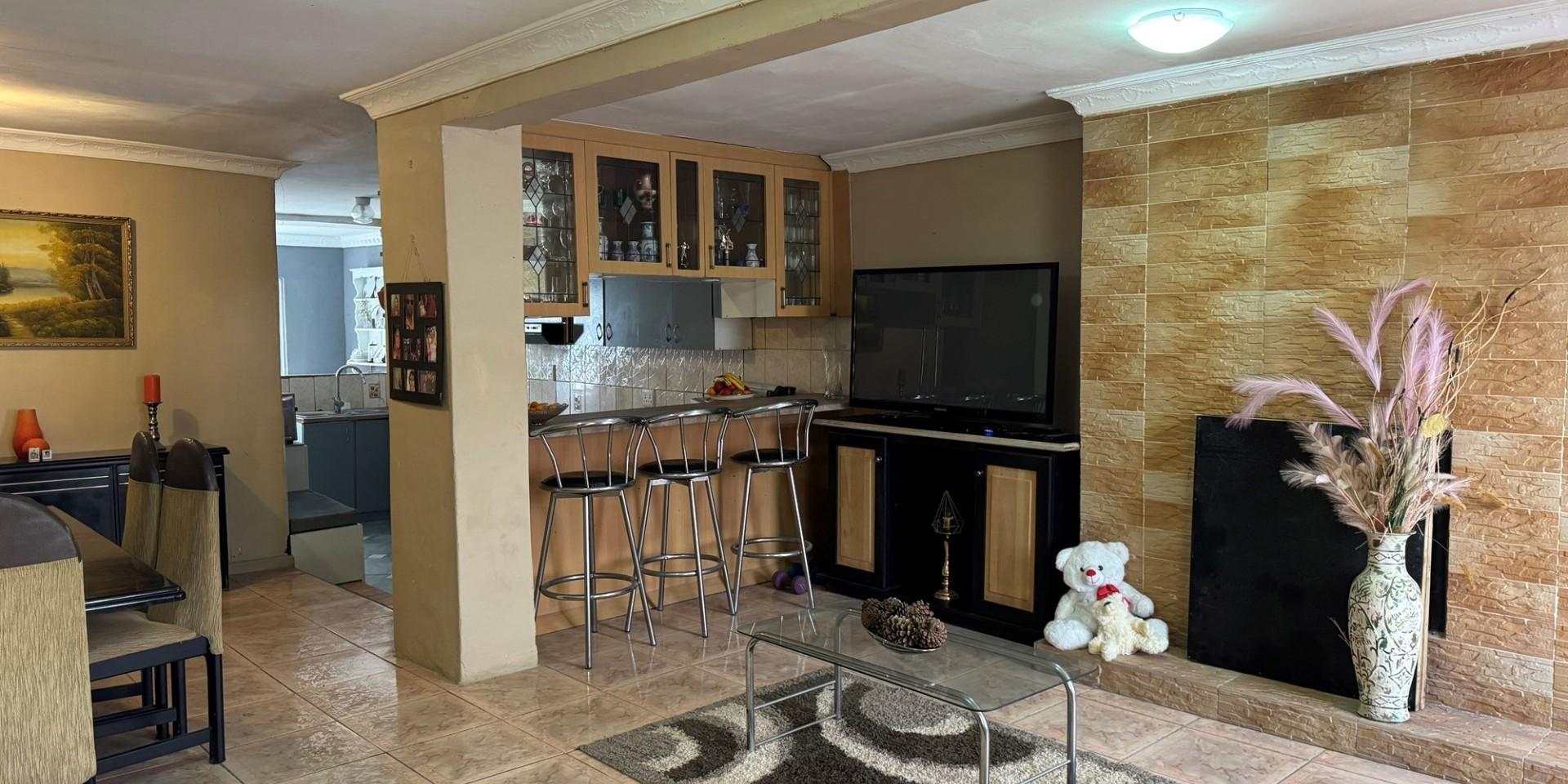 Image 4 of 6