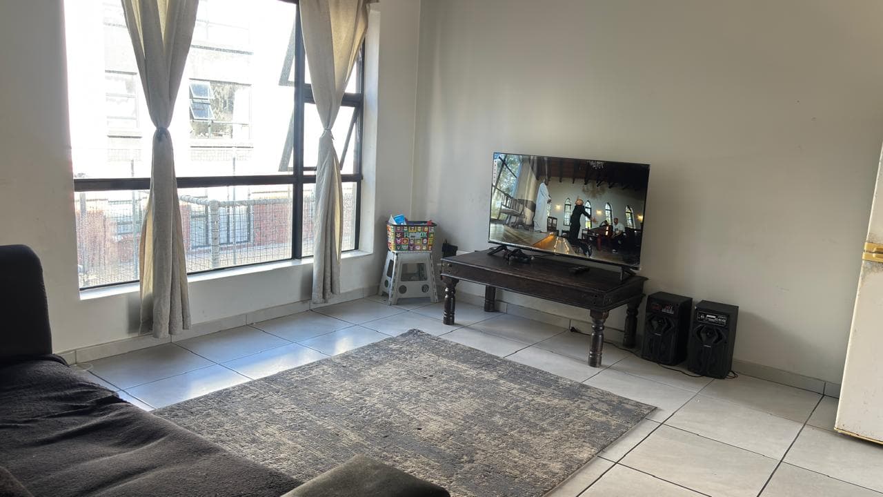 Image 4 of 6