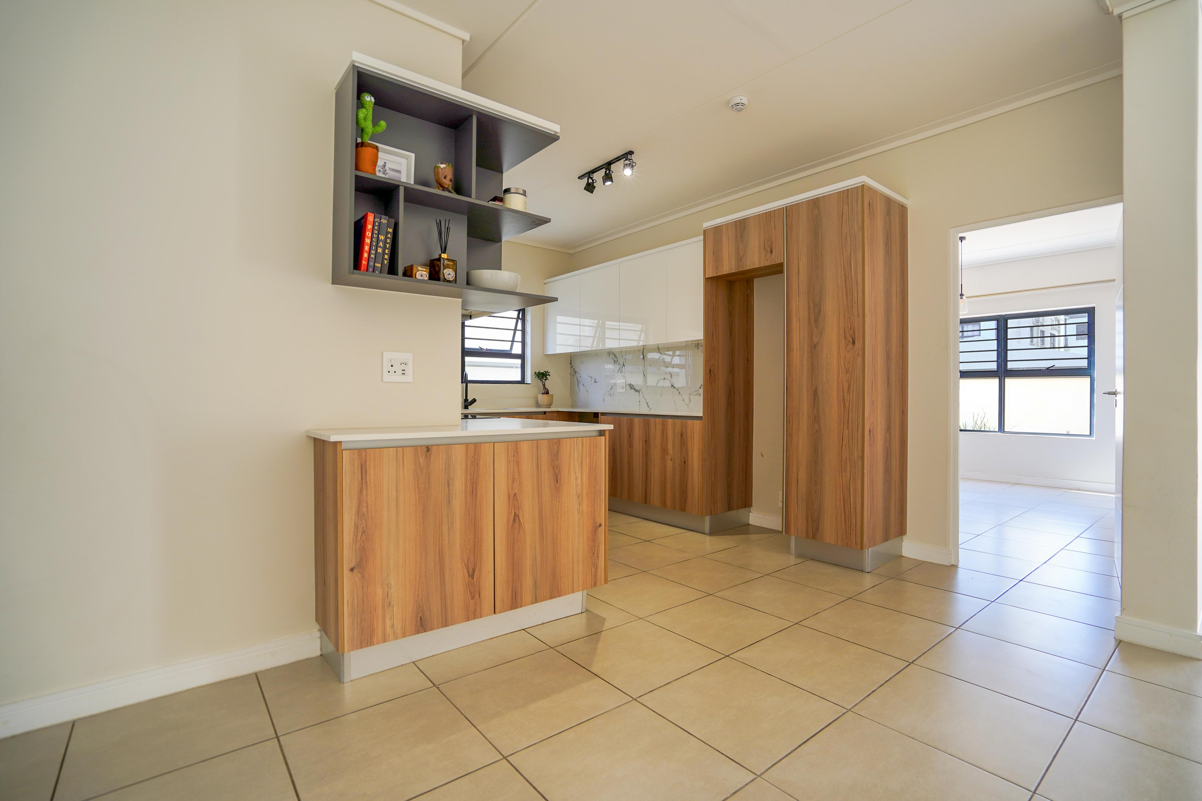 Image 4 of 6