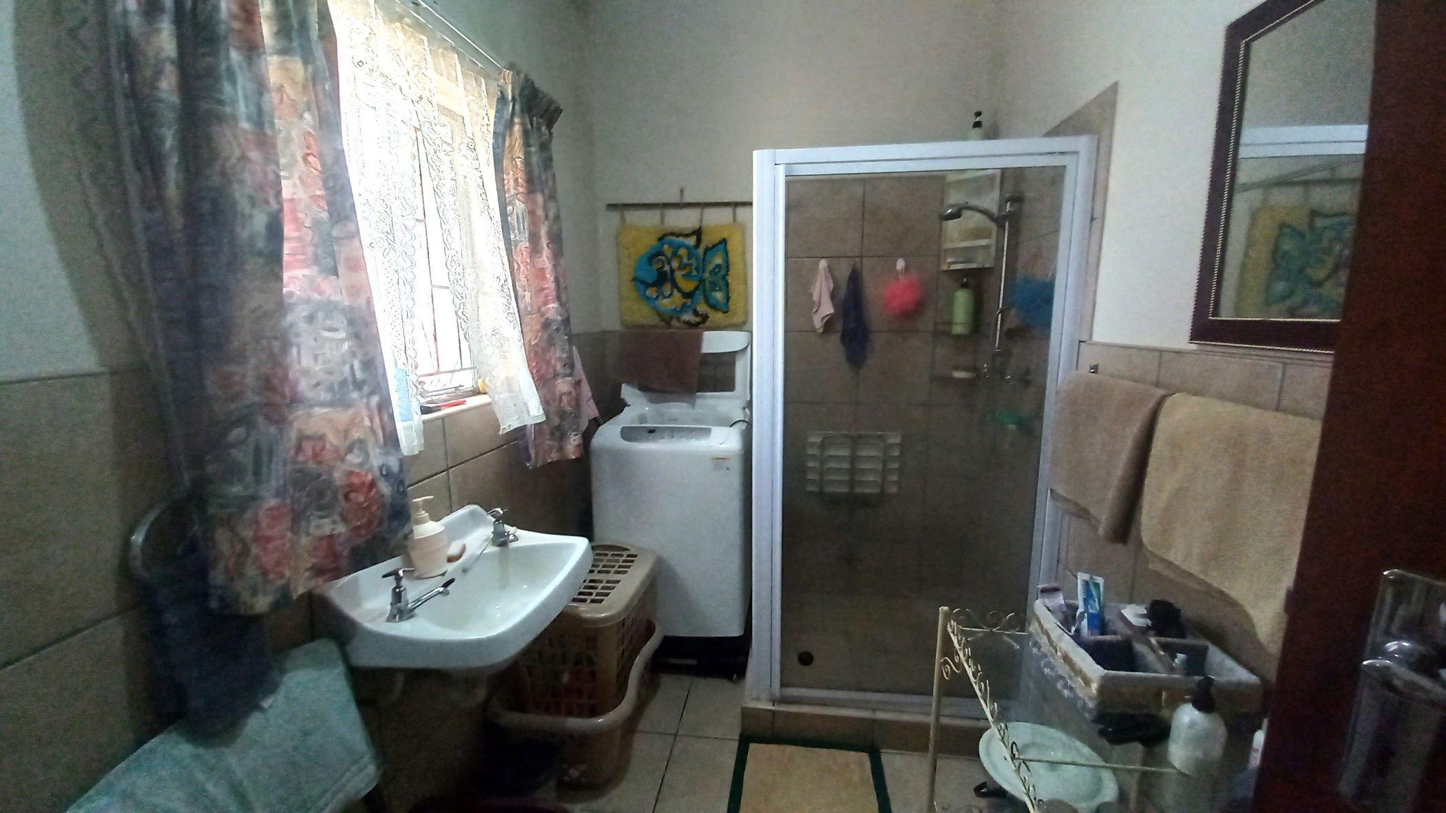 Image 3 of 6