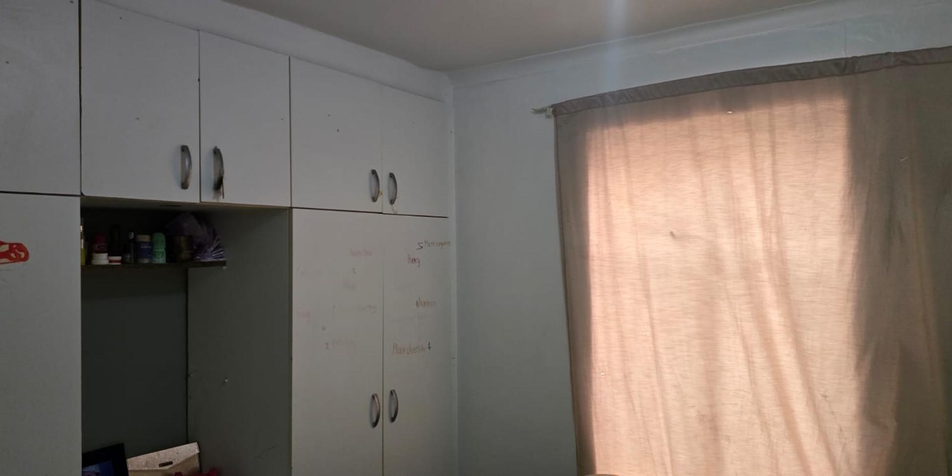 Image 4 of 6