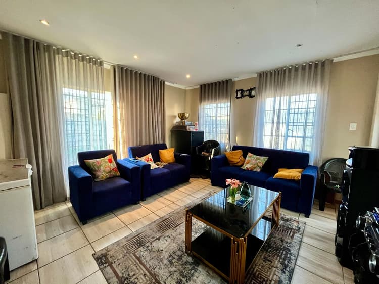 Main property image