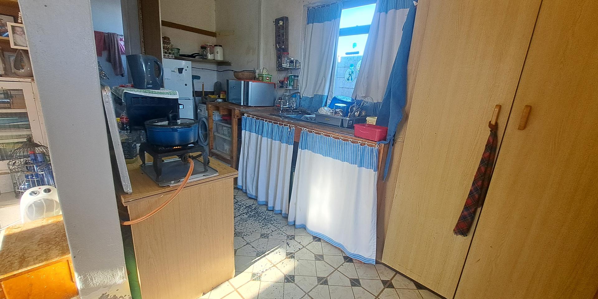 Image 2 of 6