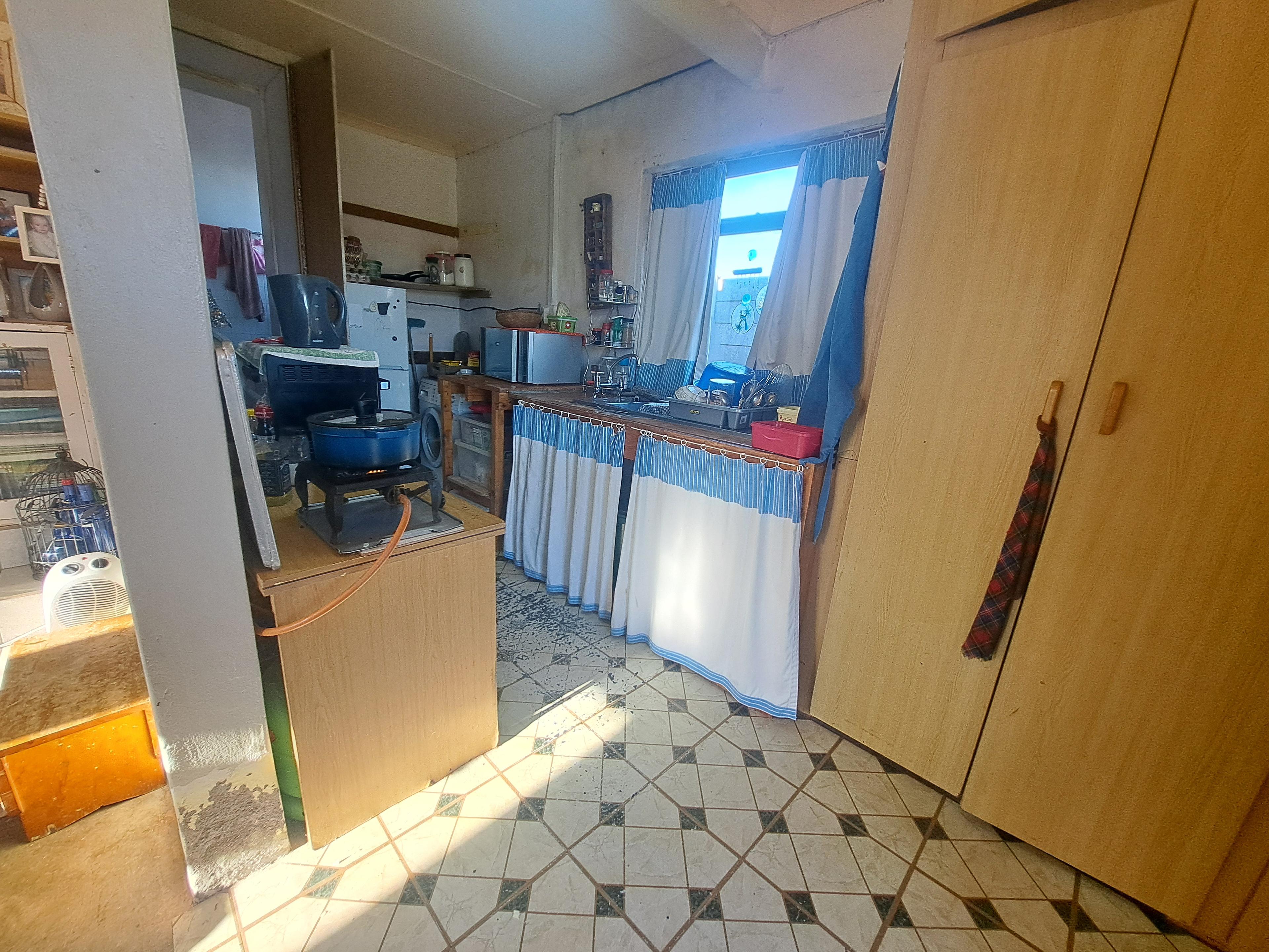 Image 2 of 6