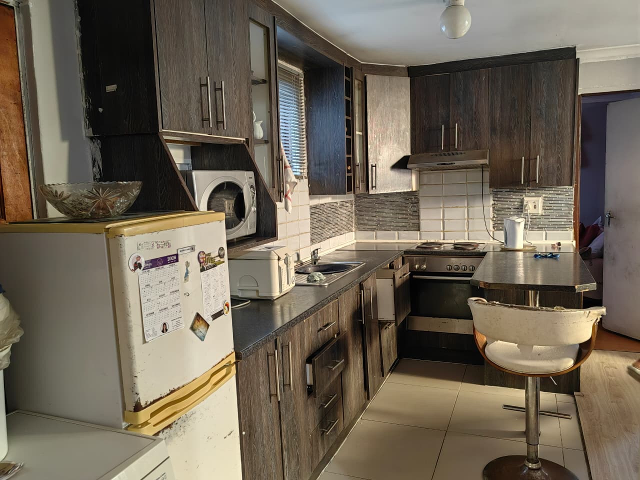 Image 2 of 6