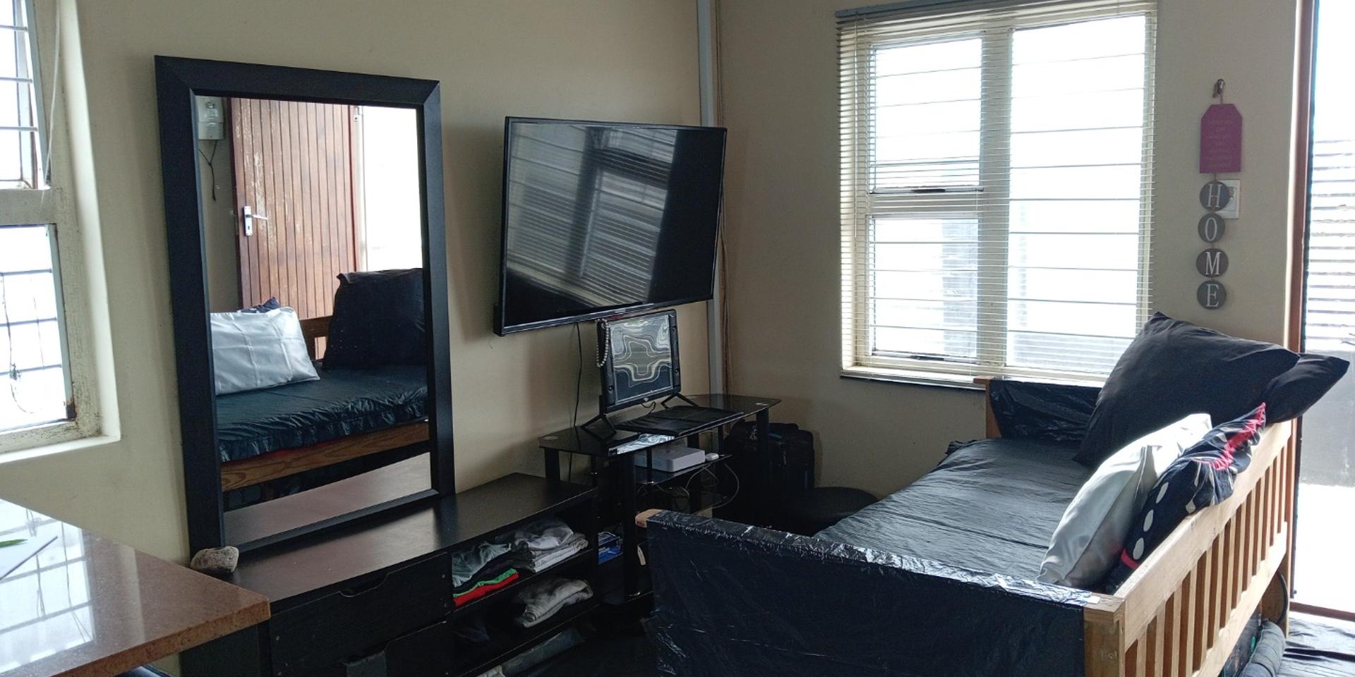 Image 4 of 6
