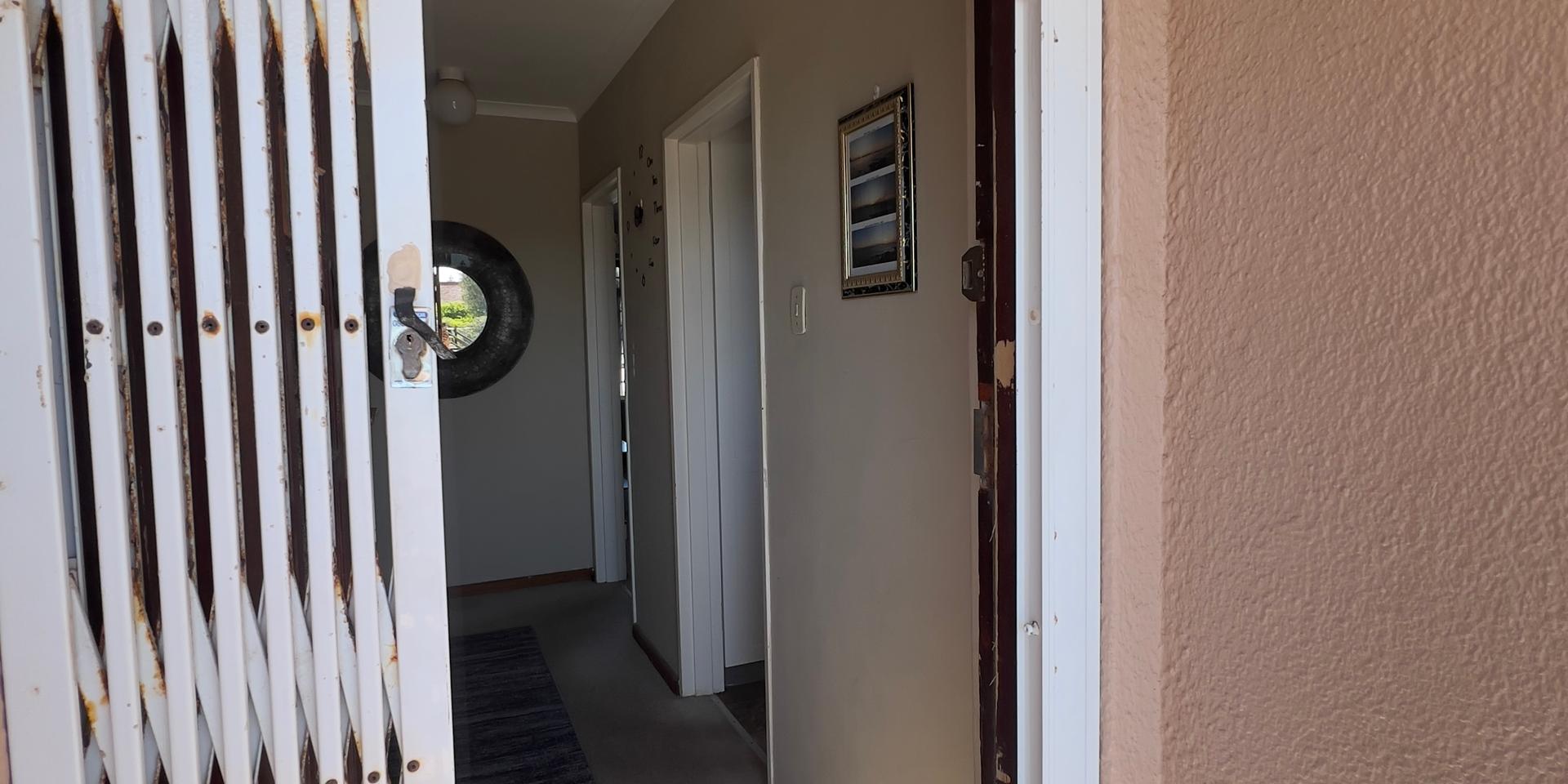 Image 4 of 6