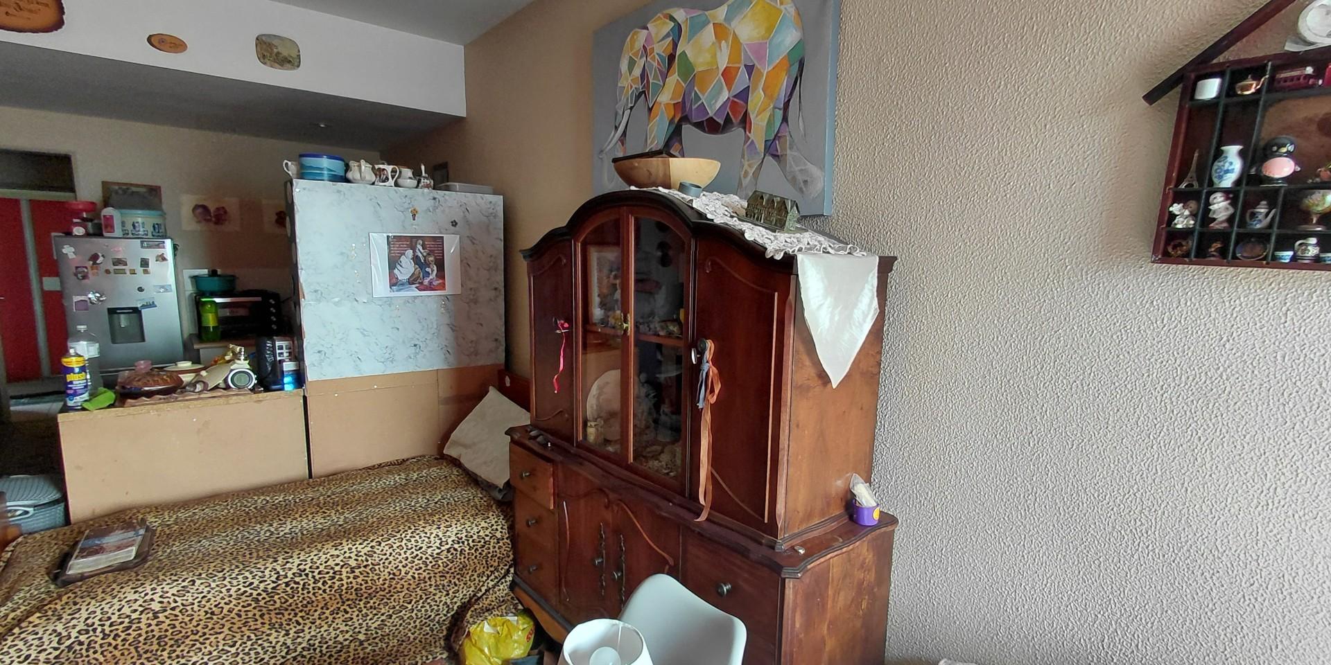 Image 3 of 6