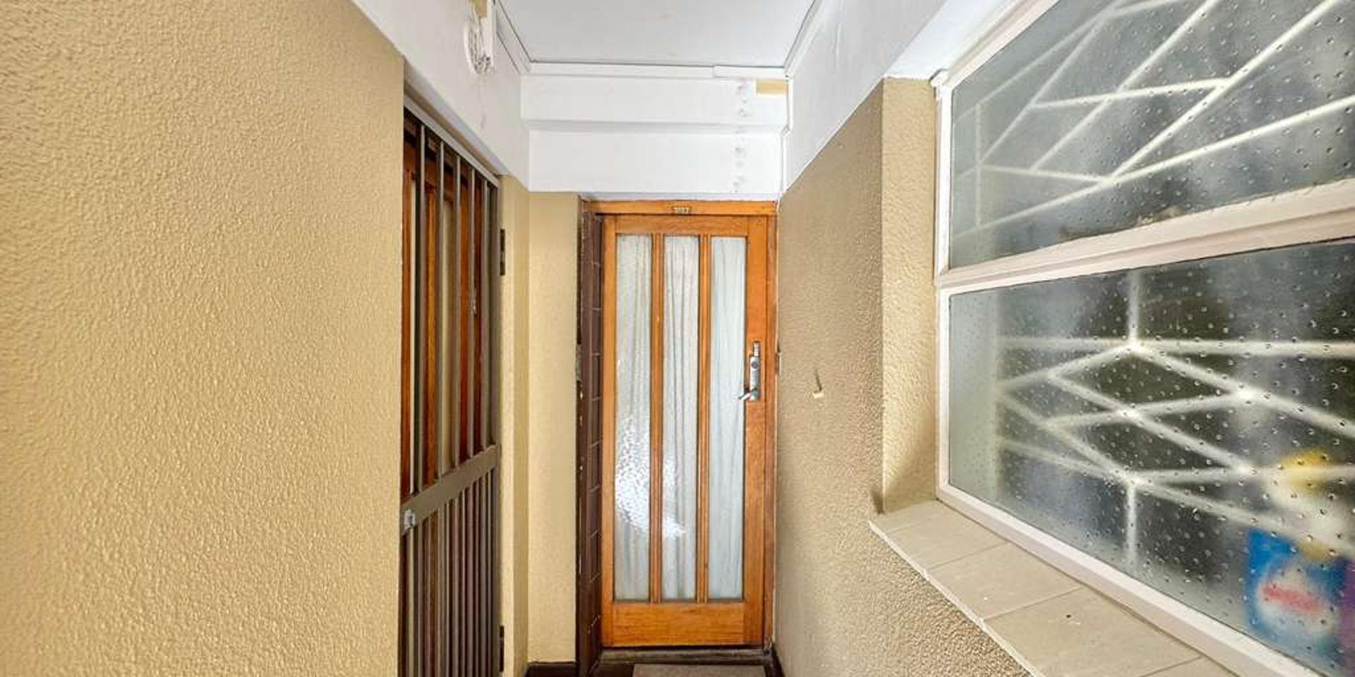 Image 4 of 6
