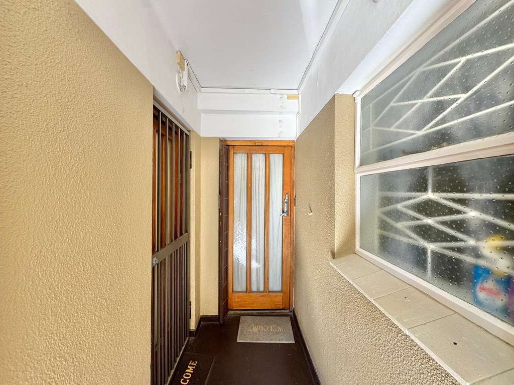Image 4 of 6