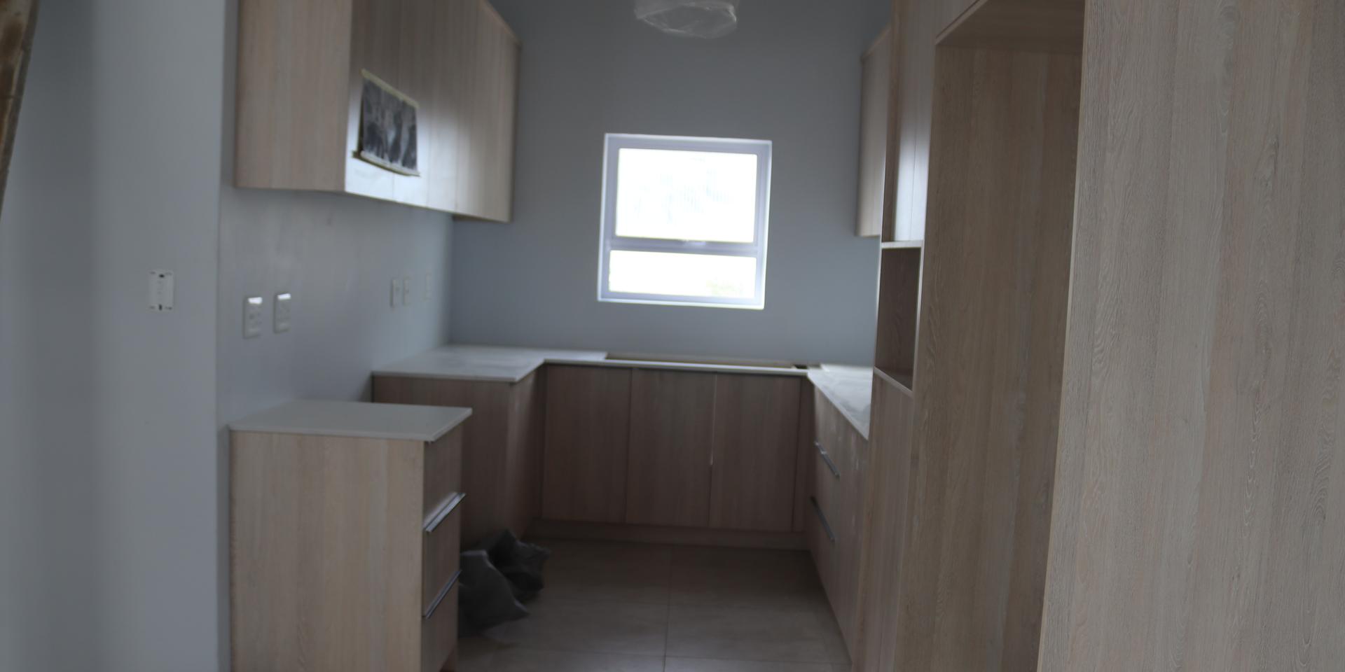 Image 3 of 6