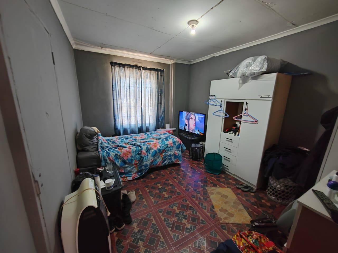 Image 4 of 6