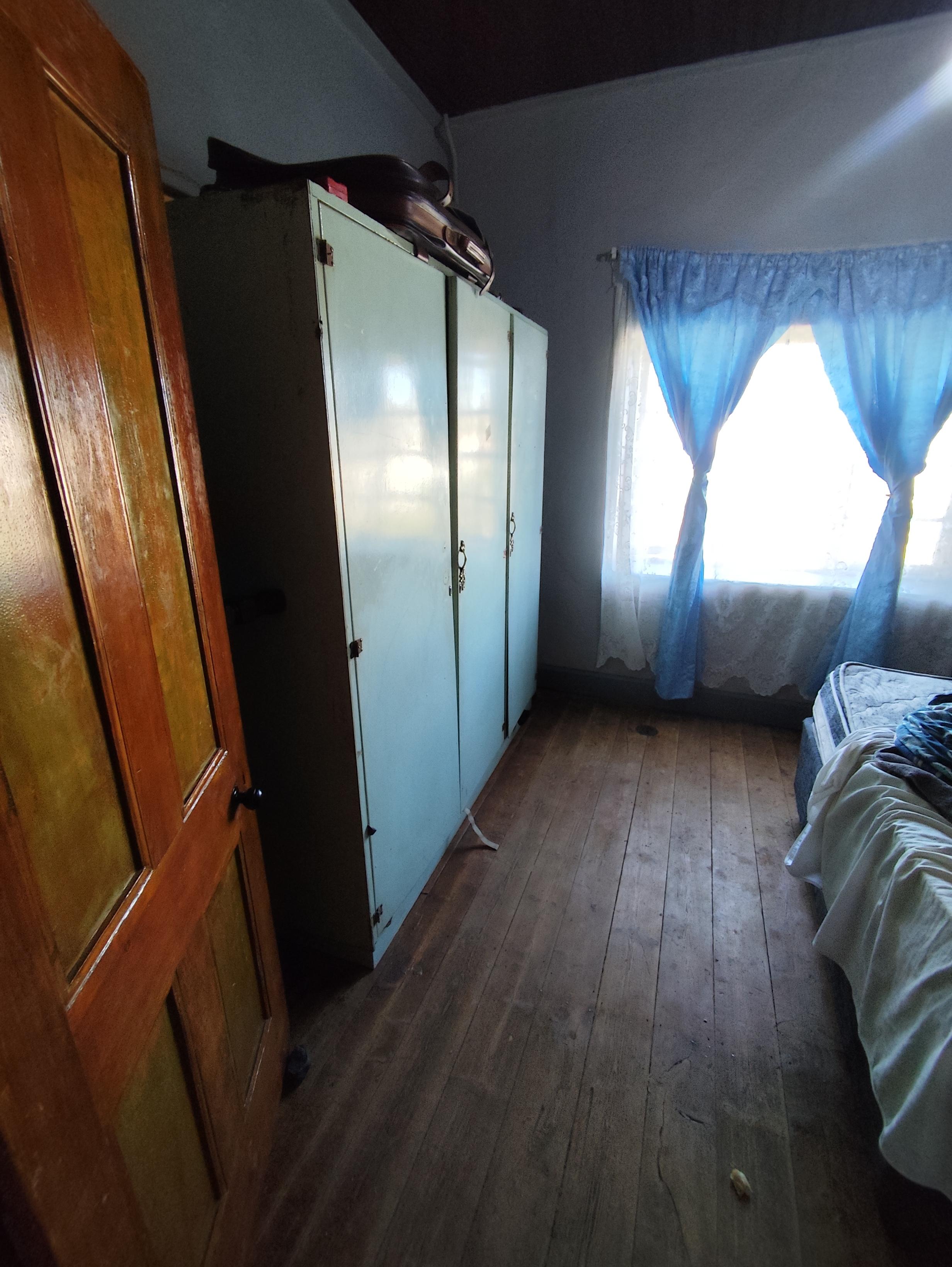 Image 4 of 6