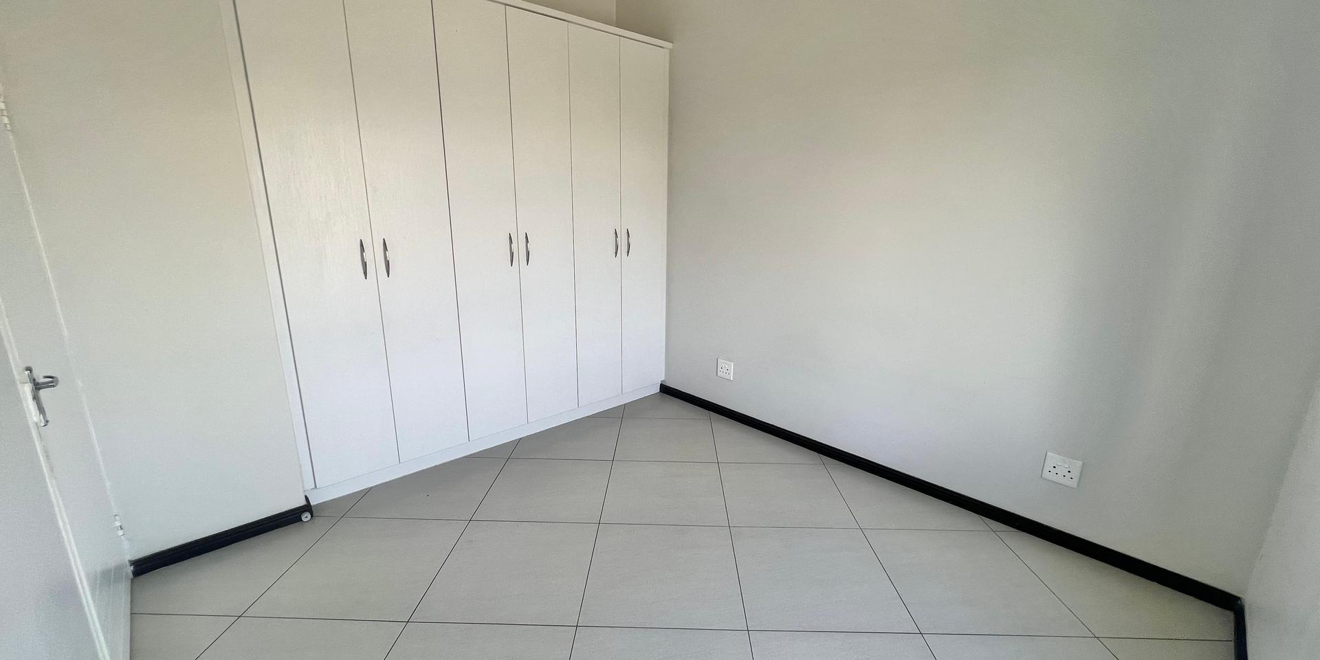 Image 4 of 6