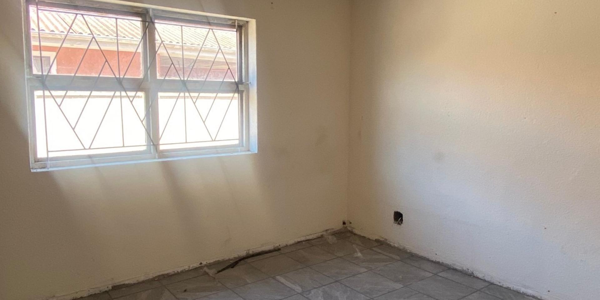 Image 2 of 6