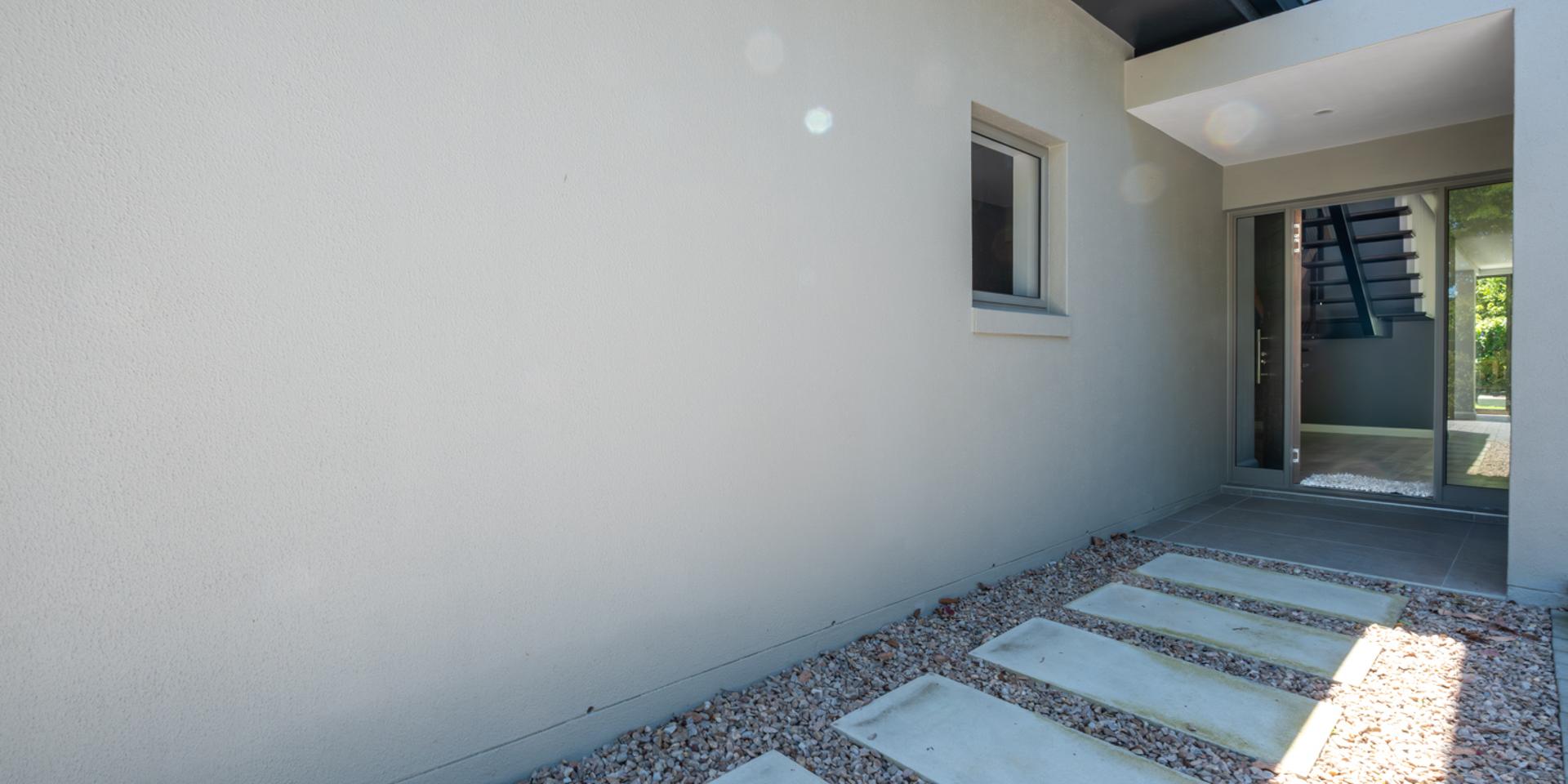 Image 2 of 6