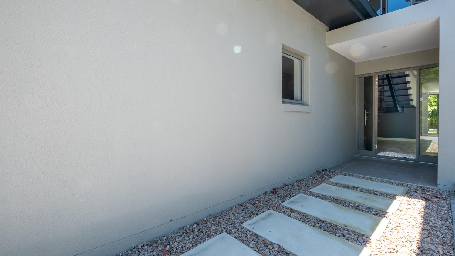 Image 2 of 6