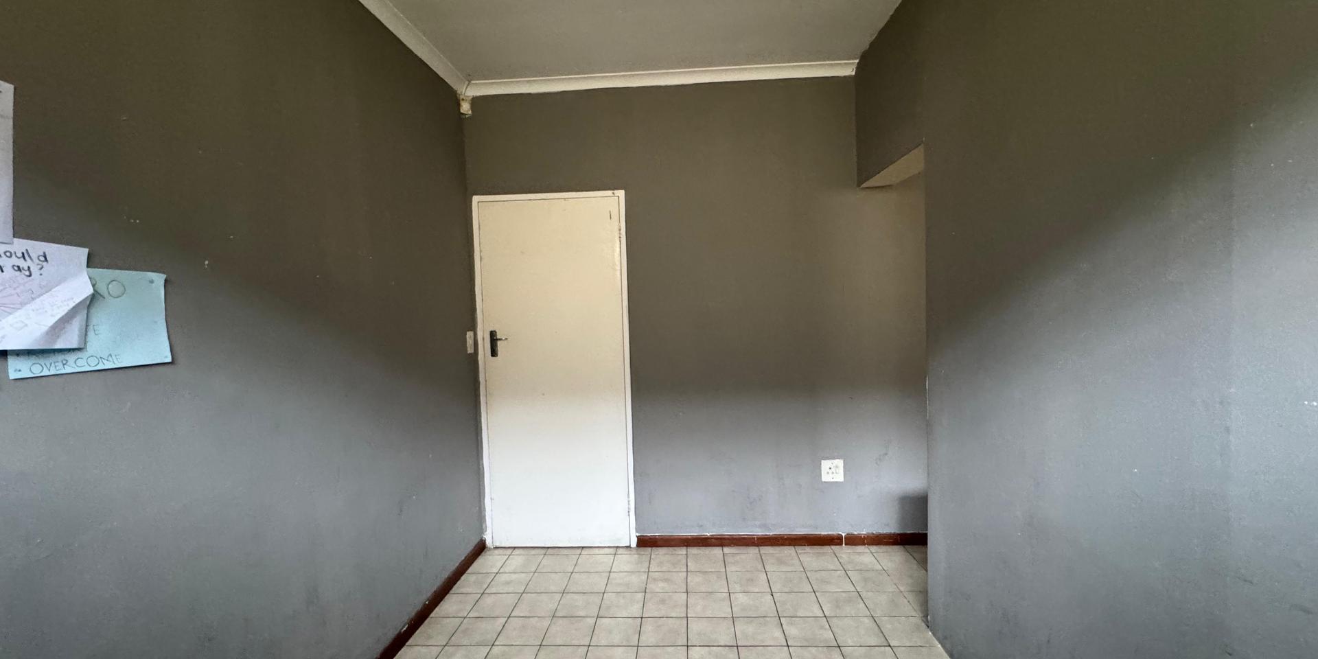 Image 4 of 6