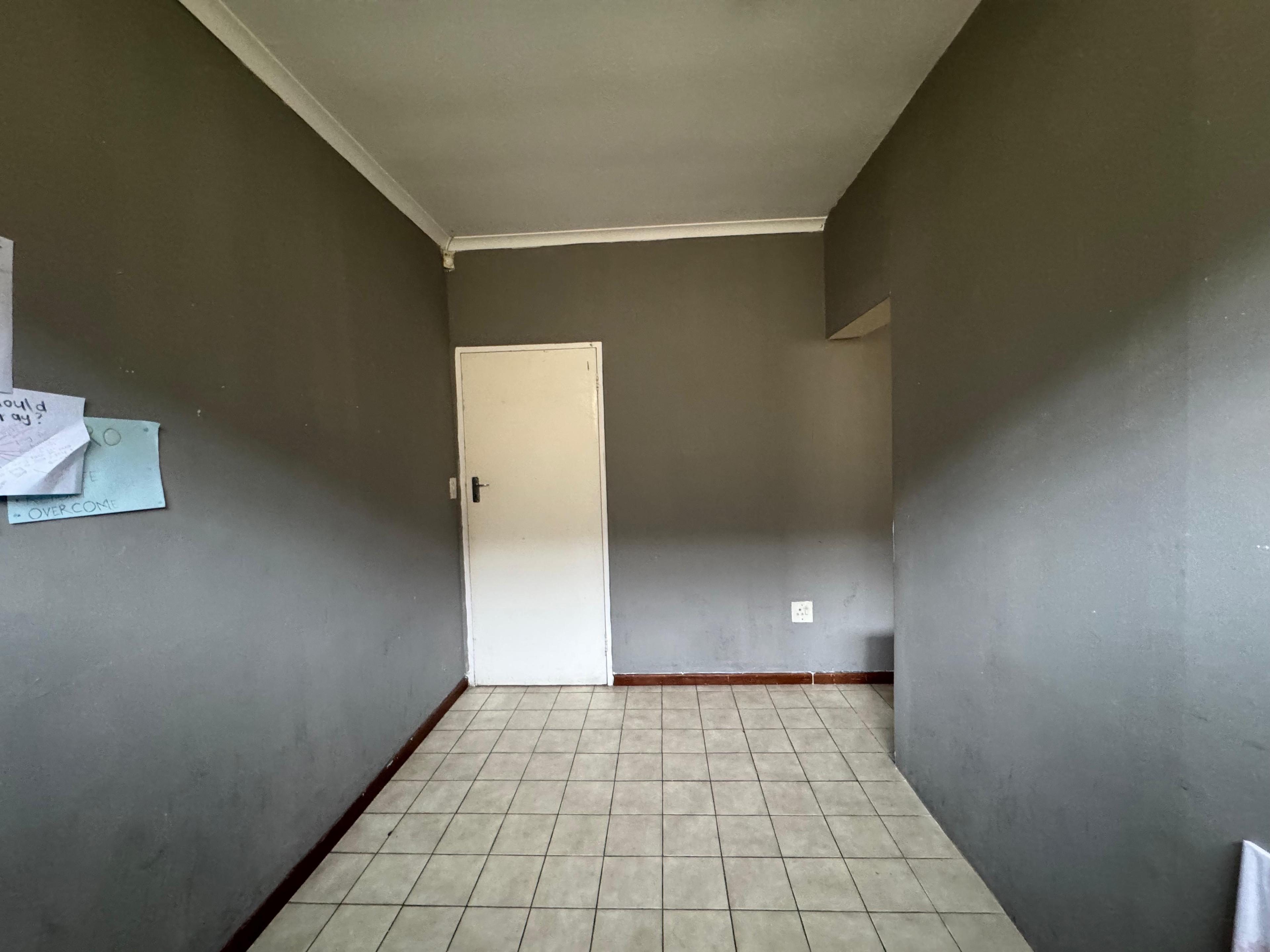 Image 4 of 6