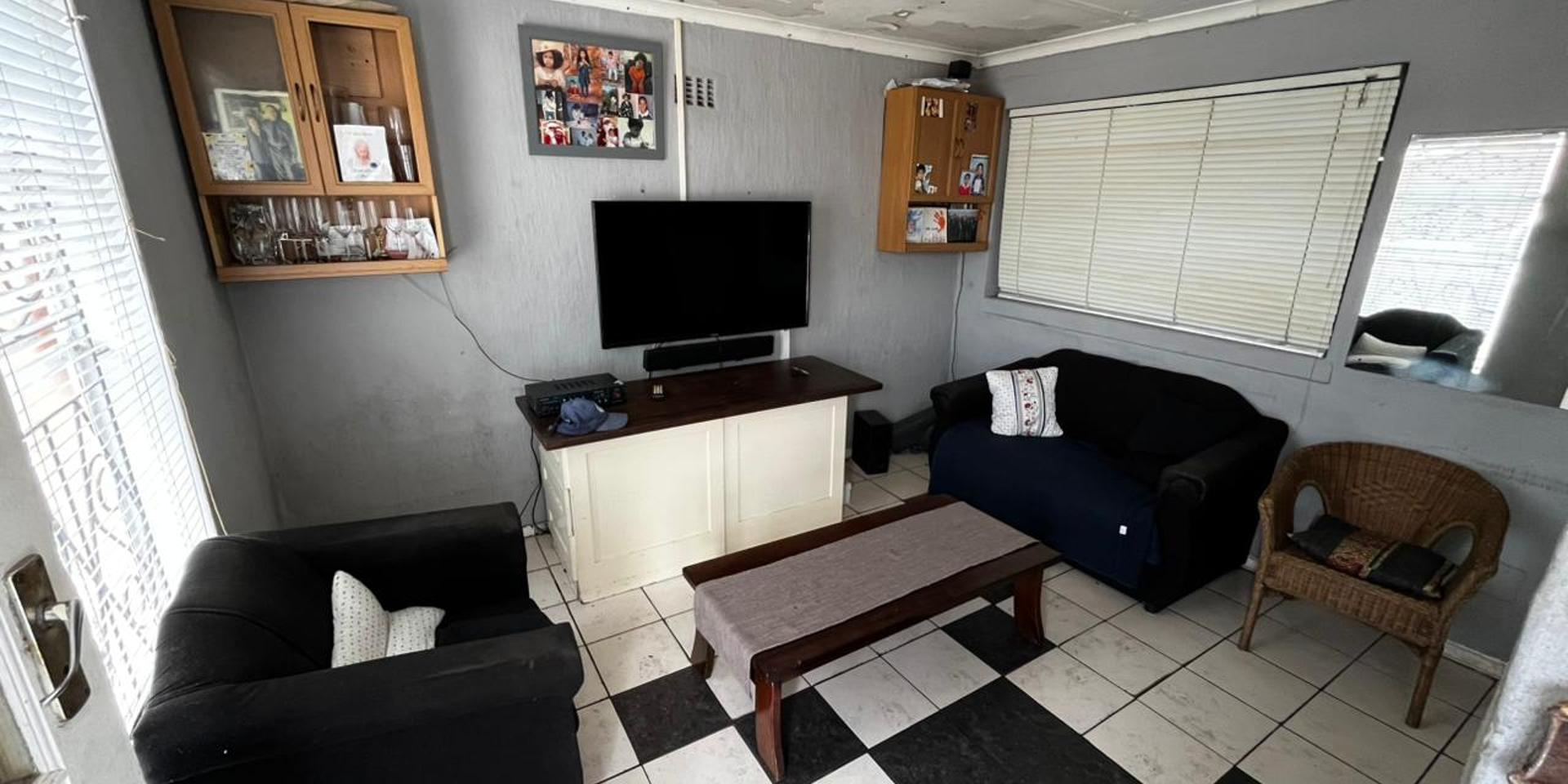 Image 2 of 6