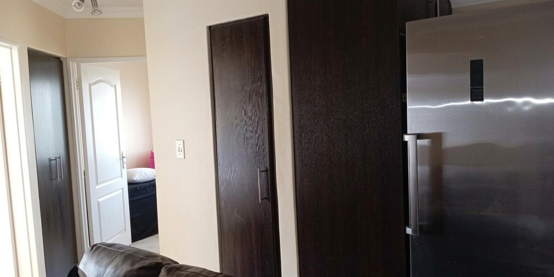 Image 3 of 6