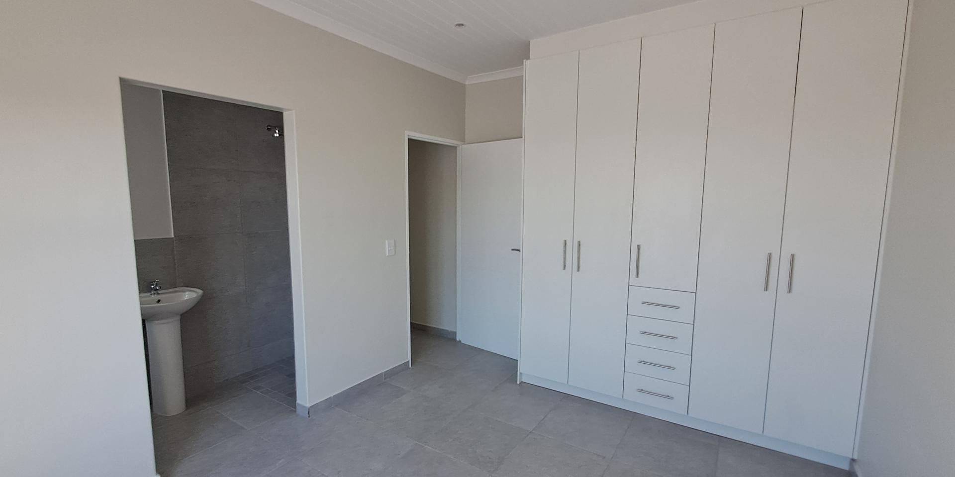 Image 4 of 6