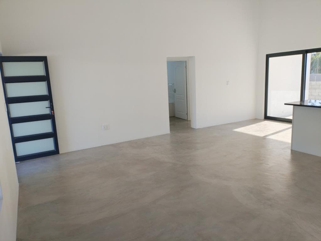 Image 4 of 6