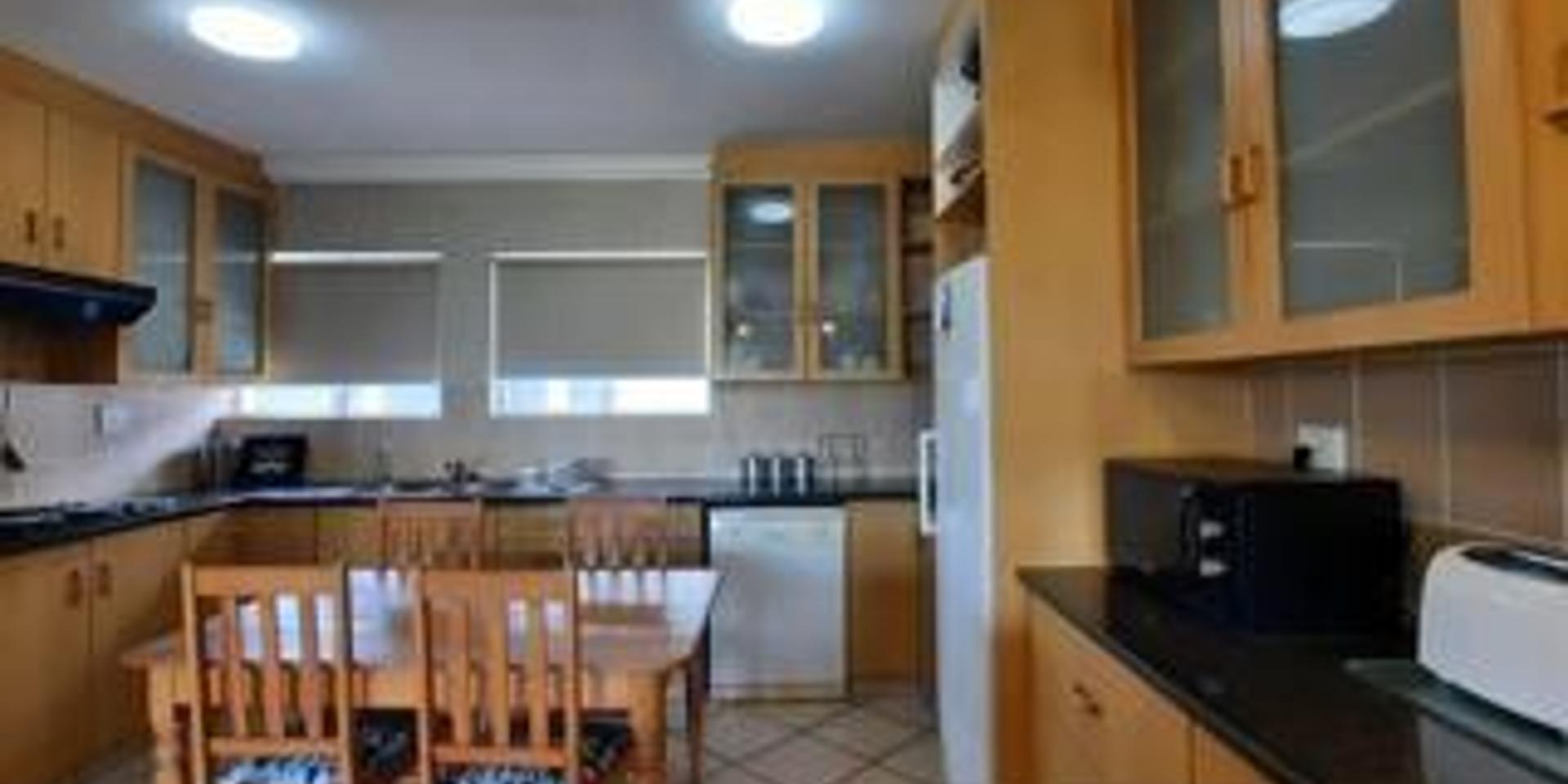 Image 4 of 6