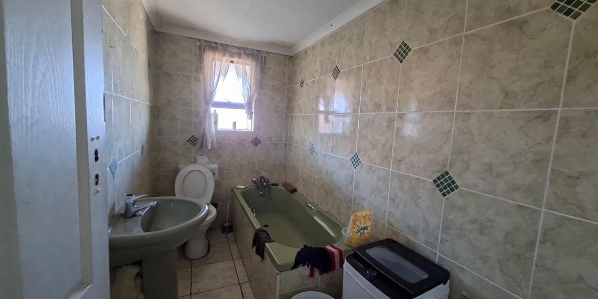 Image 4 of 6
