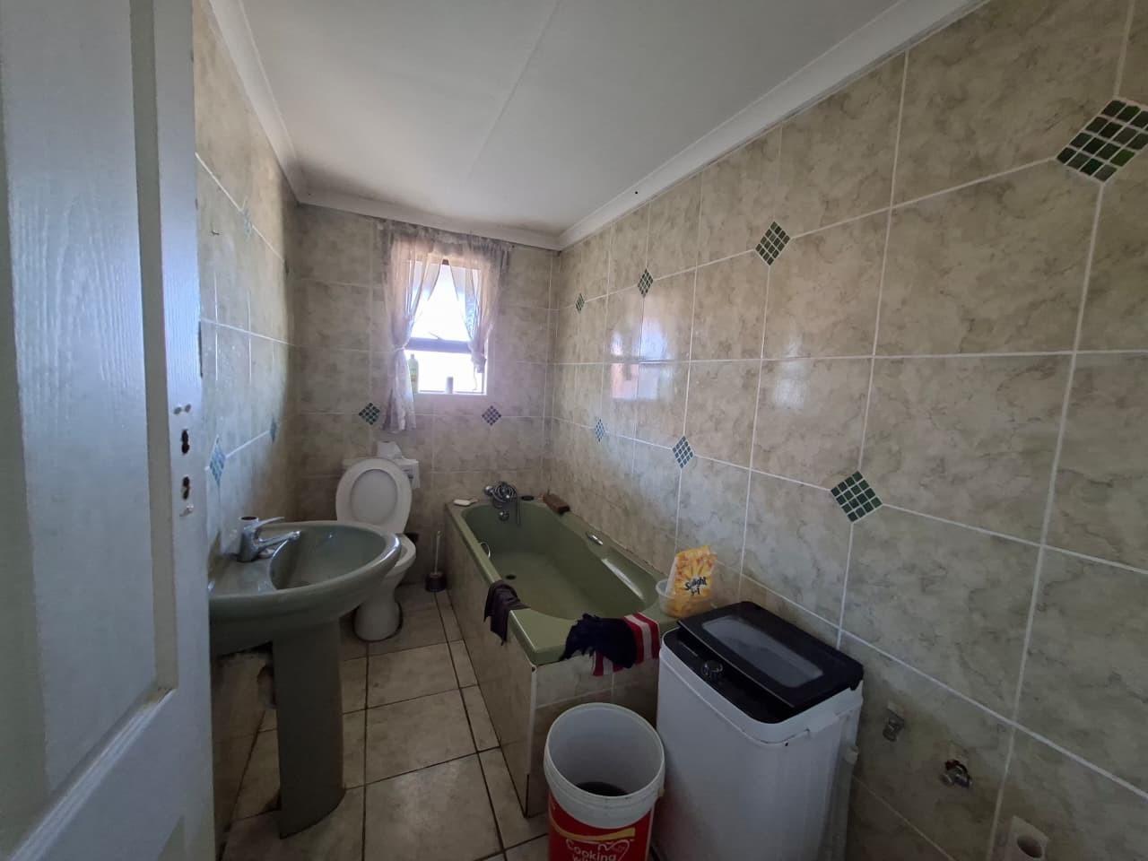 Image 4 of 6