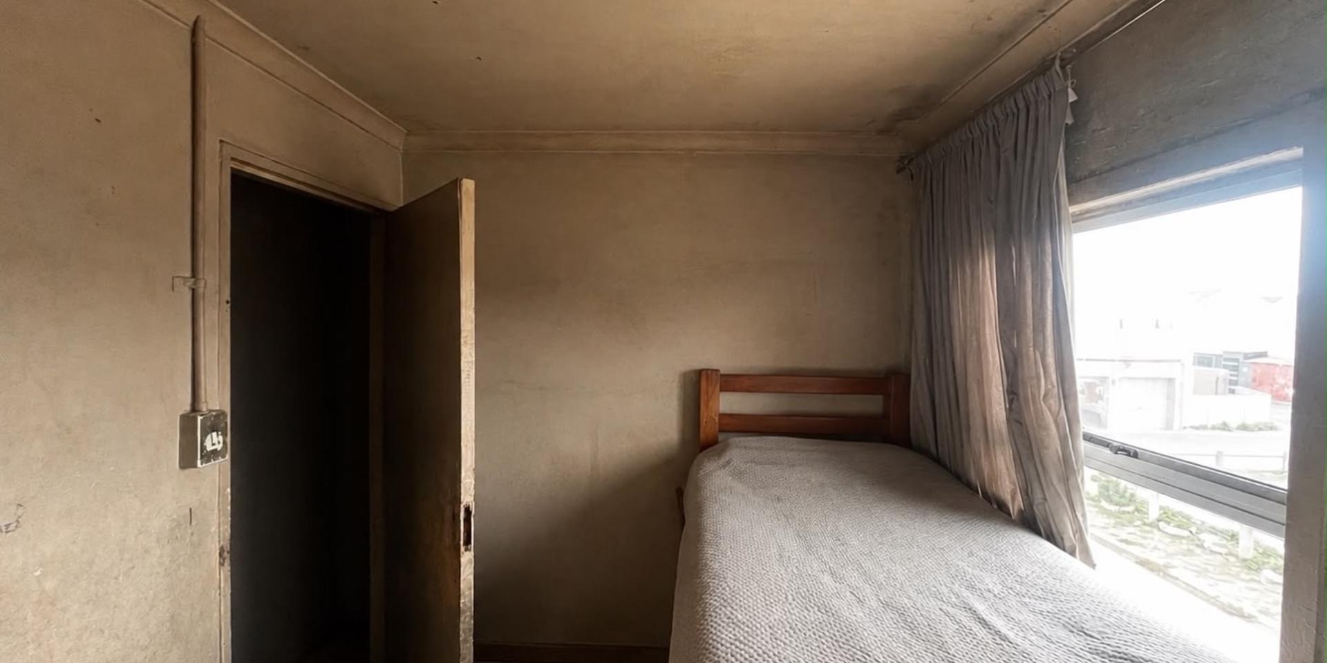 Image 3 of 6