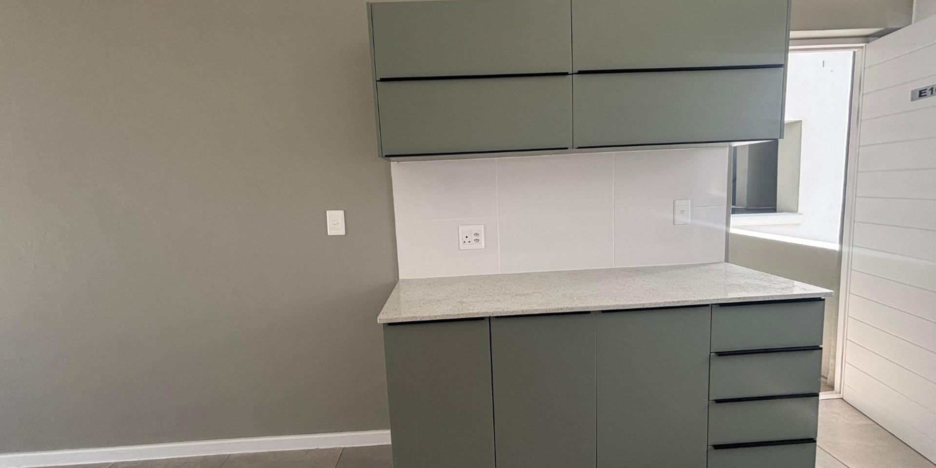 Image 4 of 6