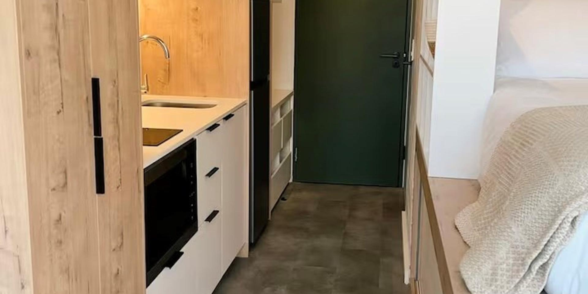 Image 4 of 6