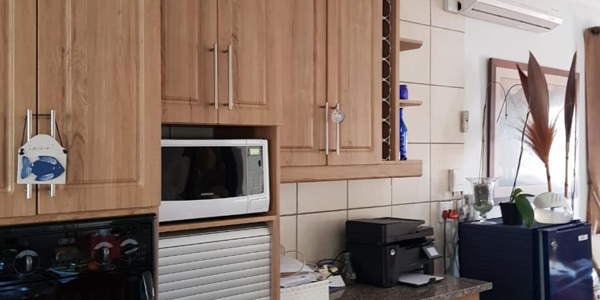 Image 4 of 6