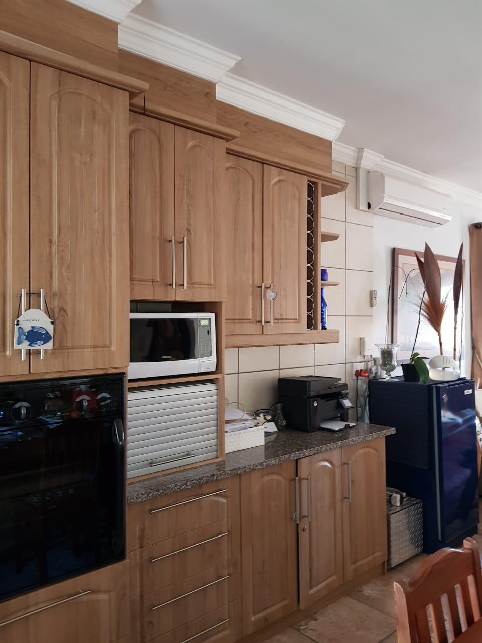 Image 4 of 6