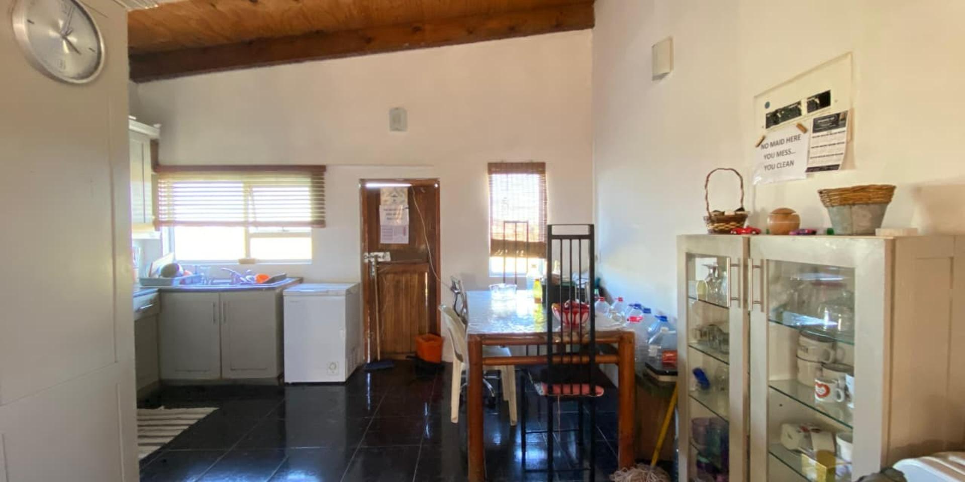 Image 4 of 6