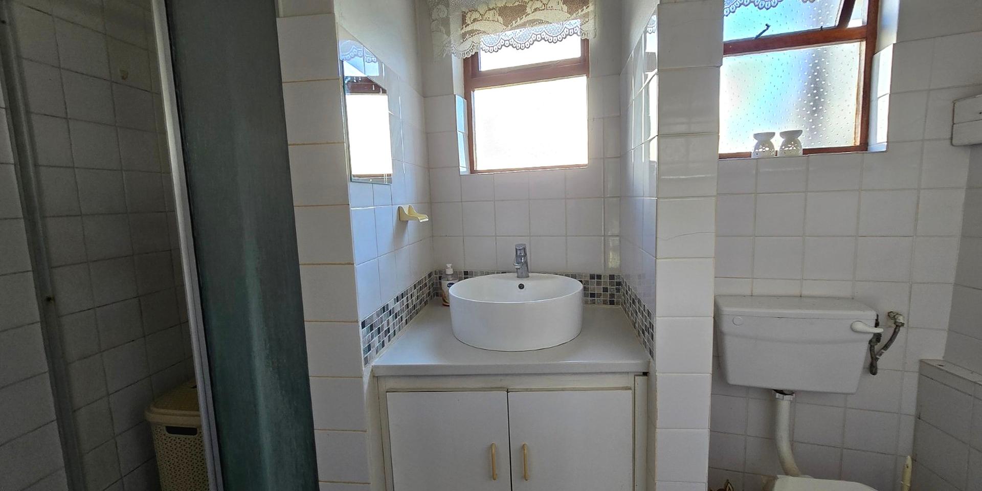 Image 2 of 6