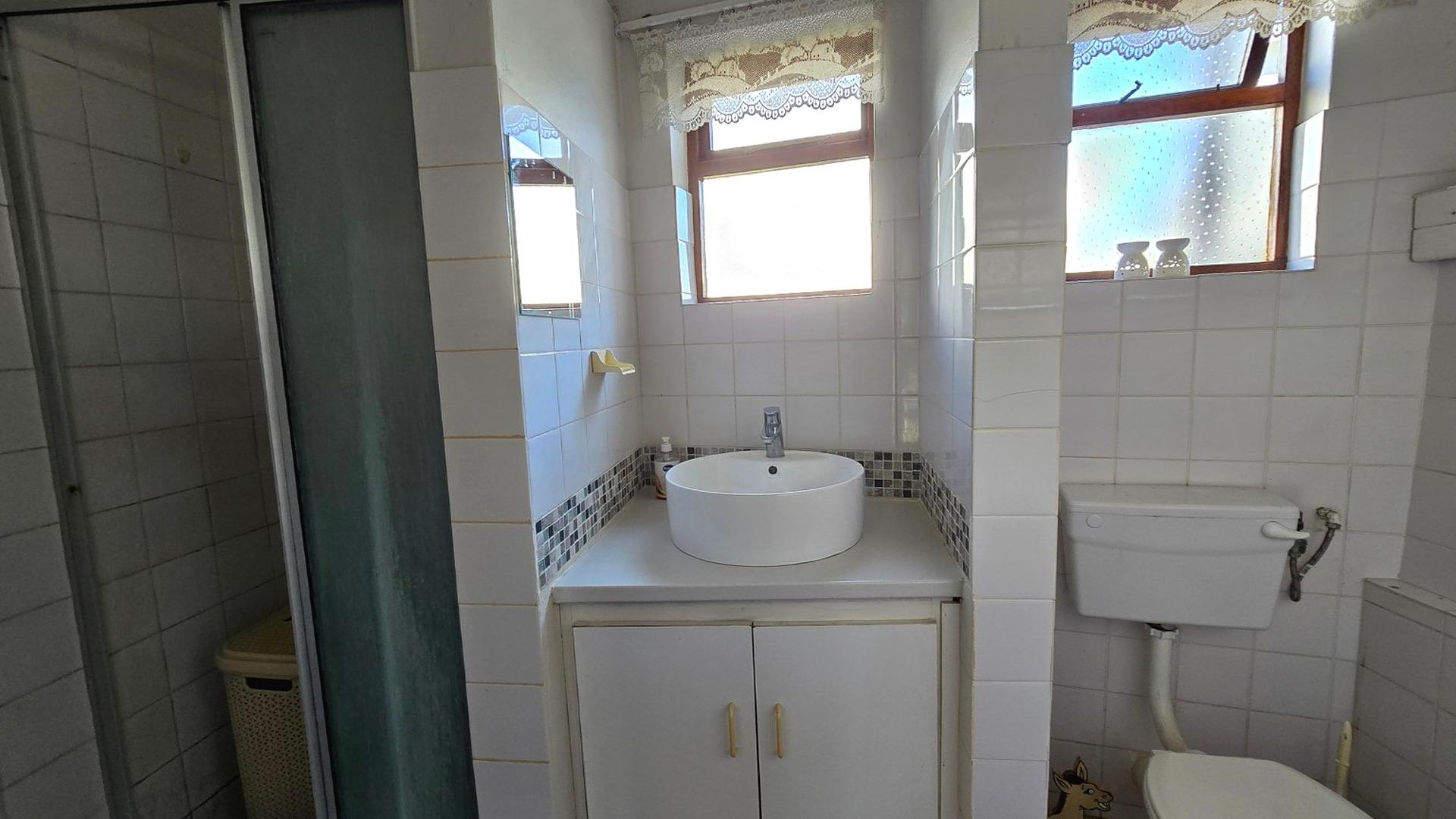 Image 2 of 6