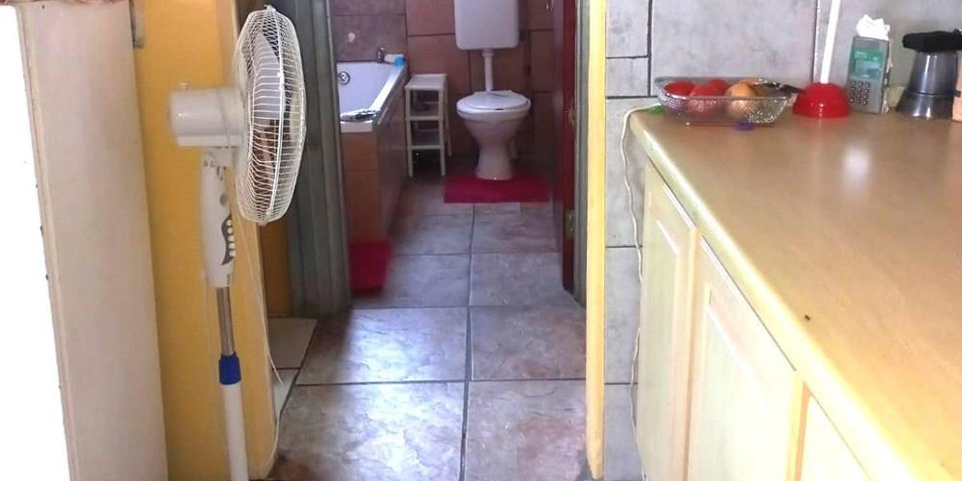 Image 4 of 6