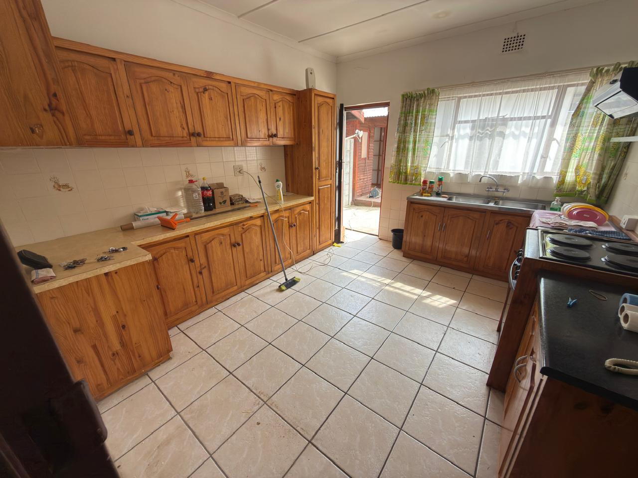 Image 4 of 6